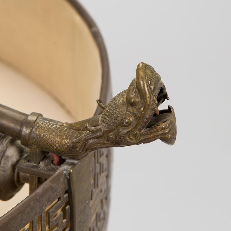 Taklampa, Kina 1900-talets första hälft/ mitt.