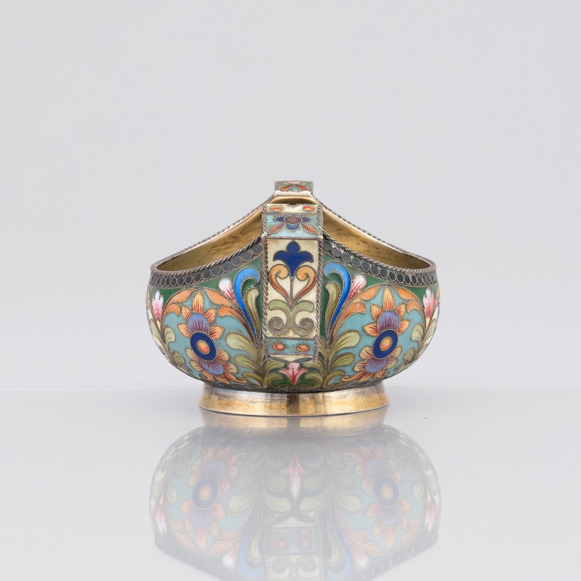 Kåsa, silver och cloisonné. Khlebnikov, Moskva 1908-17.