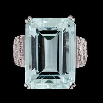 54. RING, step cut aquamarine, 23.25 cts and brilliant cut diamonds, tot. 0.98 cts.