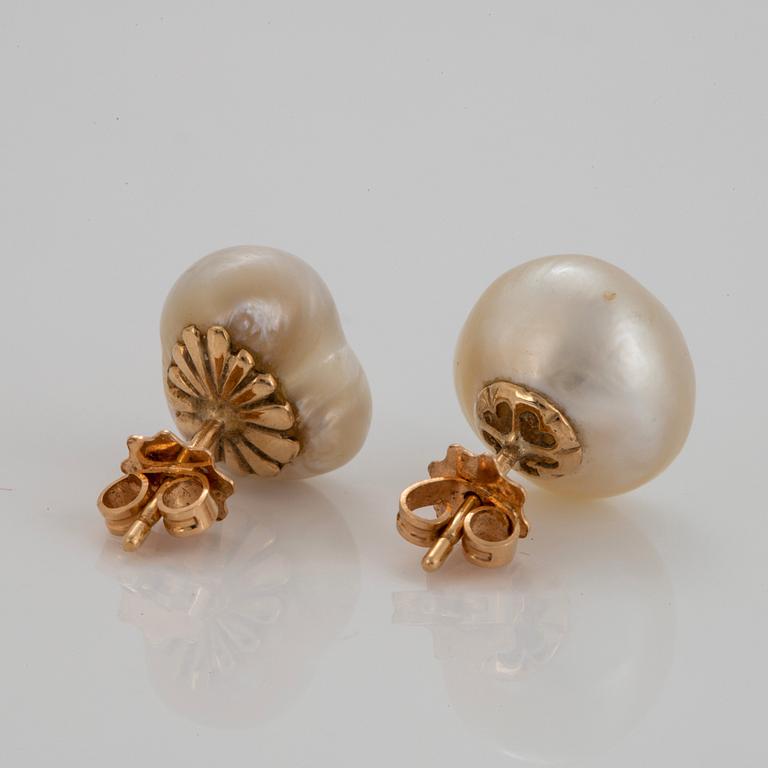 A pair of 18K gold earrings set with baroque pearls.