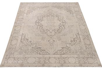 An Ushak capet, c. 279 x 188 cm.