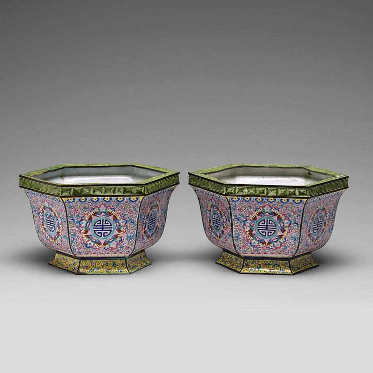 Two enamel on copper flower pots, Qing dynasty, 19th Century.