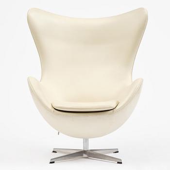 Arne Jacobsen, an "Egg" armchair, Fritz Hansen, Denmark, 2006.