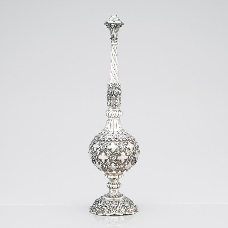 Oomersi Mawji & Sons, rosvattendroppare repoussé silver, Brittiska Indien, omkring 1880.