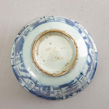 A blue and white bowl, Ming dynasty, Wanli (1572-1620).