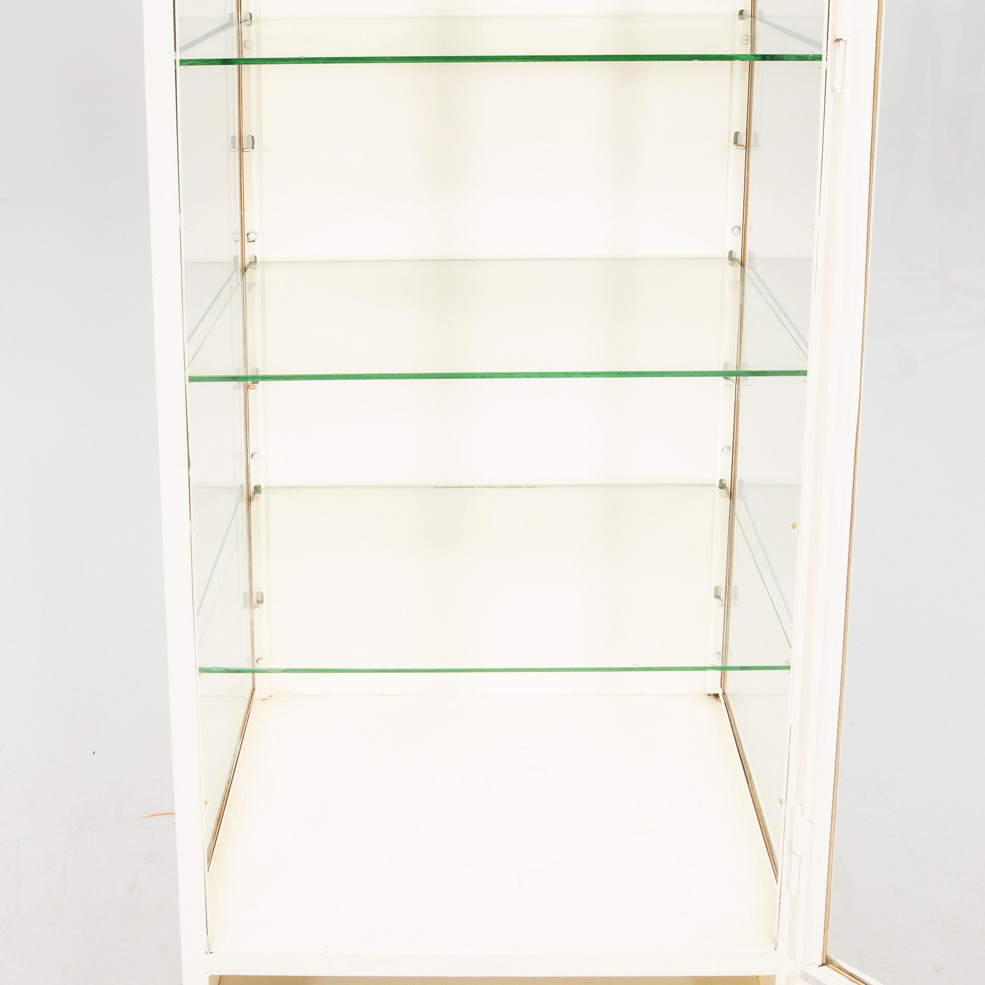 Läkarskåp Mellaneuropa 1900-talets mitt.