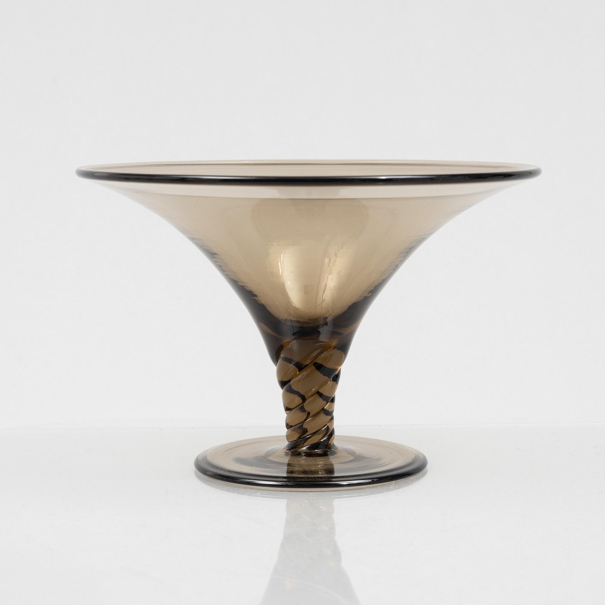 Simon Gate, a 30-piece glass service, Sandvik/Orrefors.