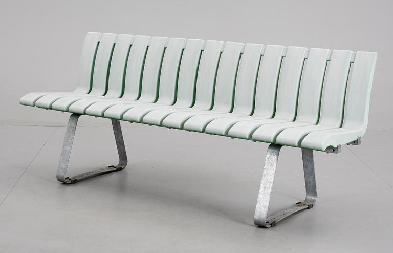 SOFFA/BÄNK, "Sussex Bench", Robin Day för Magis, 1900/2000-tal.