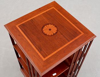 KARUSELLBOKHYLLA, engelsk stil, omkring 1900-talets mitt.