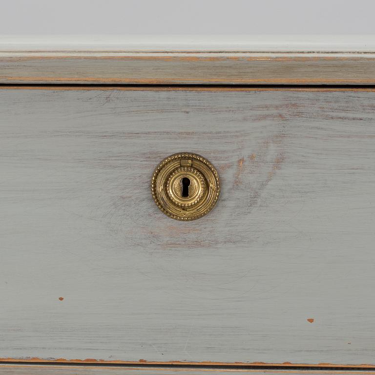 A 20th century Gustavian style chest of drawers.