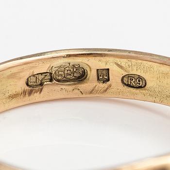 A 14K gold ring with a tanzanite and diamonds ca. 0.12 ct in total. Lagercrantz Jewellery, Tammisaari 2018.