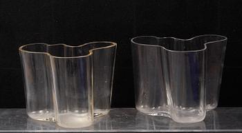 VASER, 2 st, glas, "Savoy", design: Alvar Aalto, sign o undertill märkt 3030.