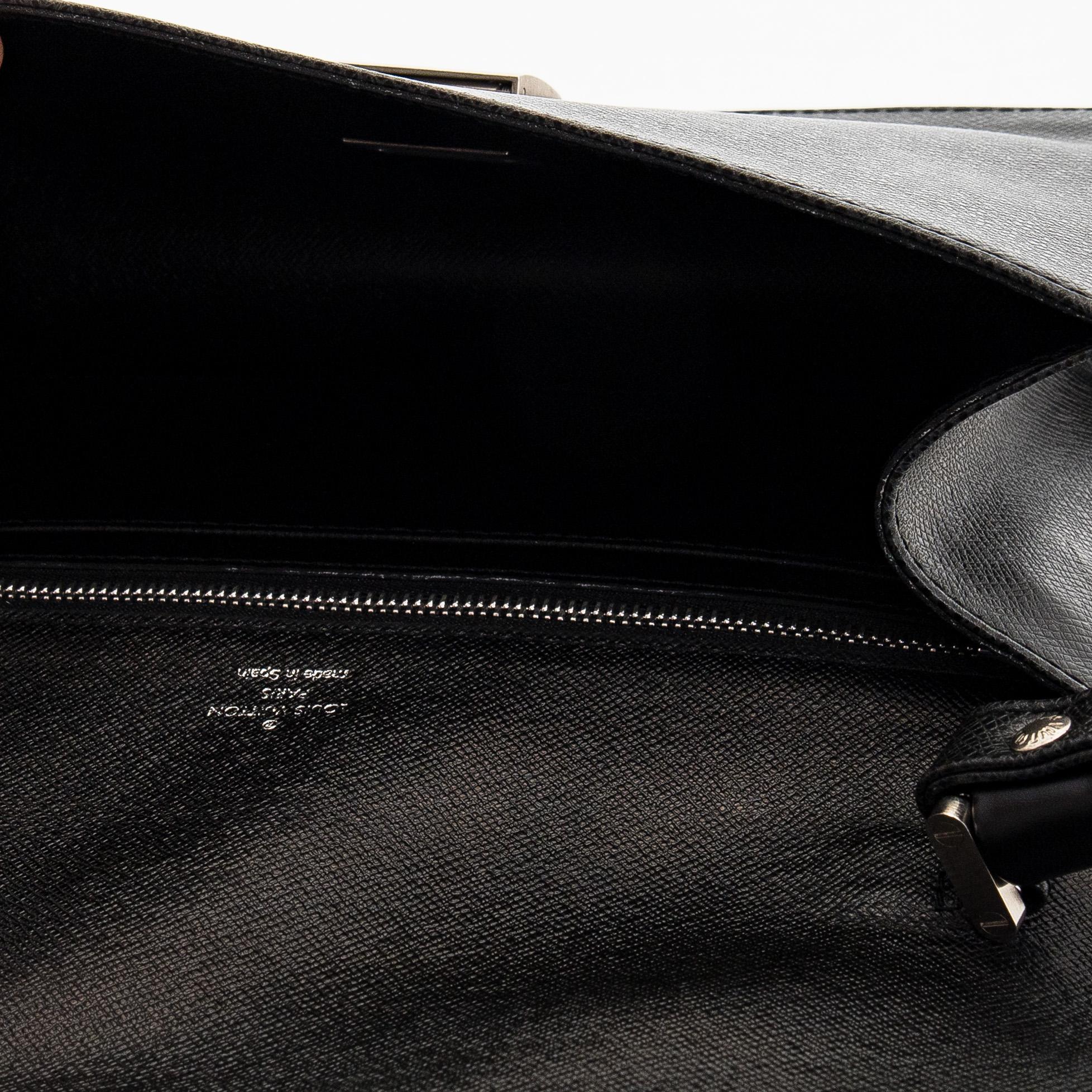 Louis Vuitton, laukku/clutch, "Selenga".
