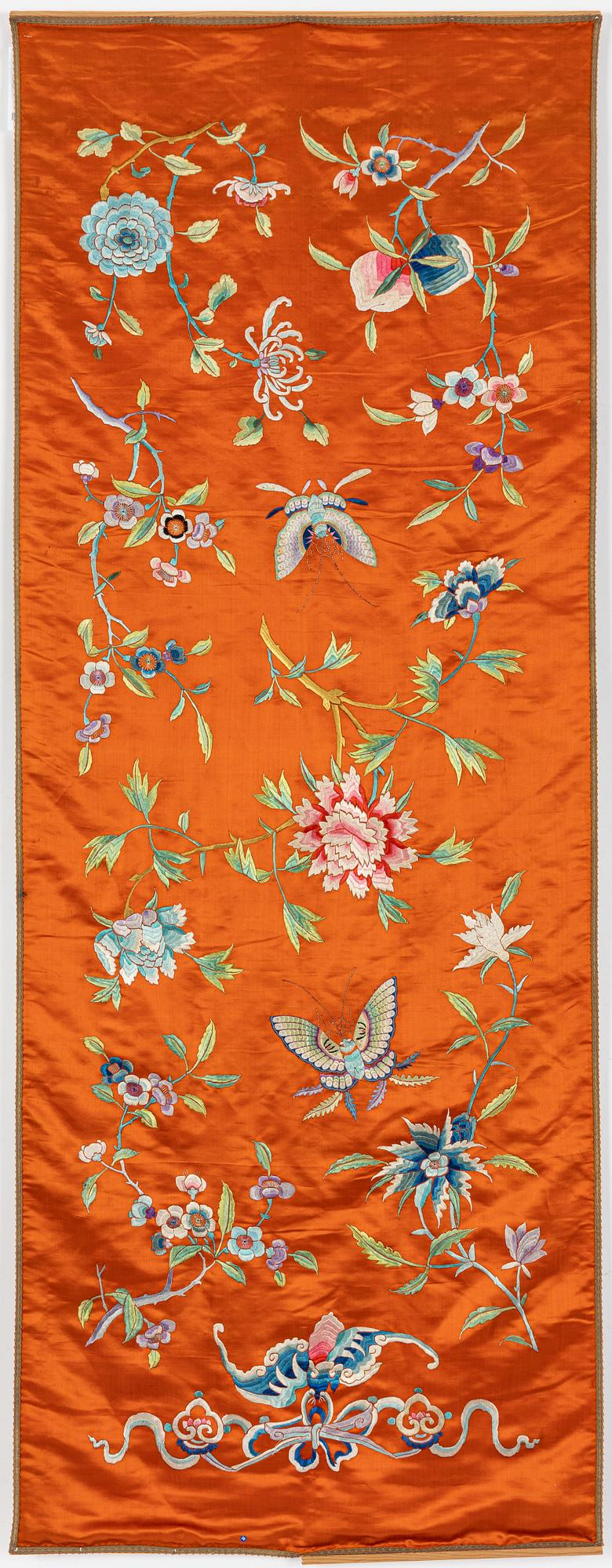 A Chinese embroidered textil fragment, late Qing dynasty/early 20th Century.