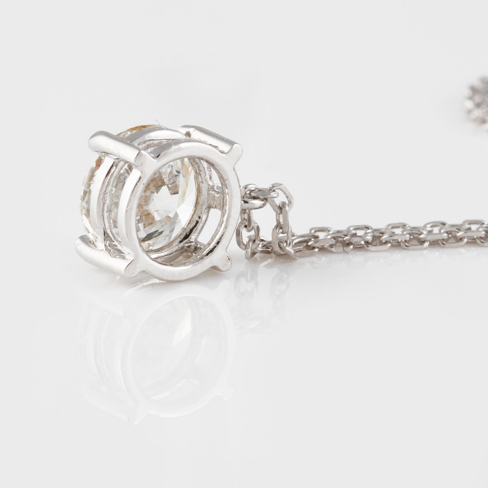 HÄNGE, 18K vitguld med briljantslipad diamant 1.01 ct. Vikt 2,4 gram.