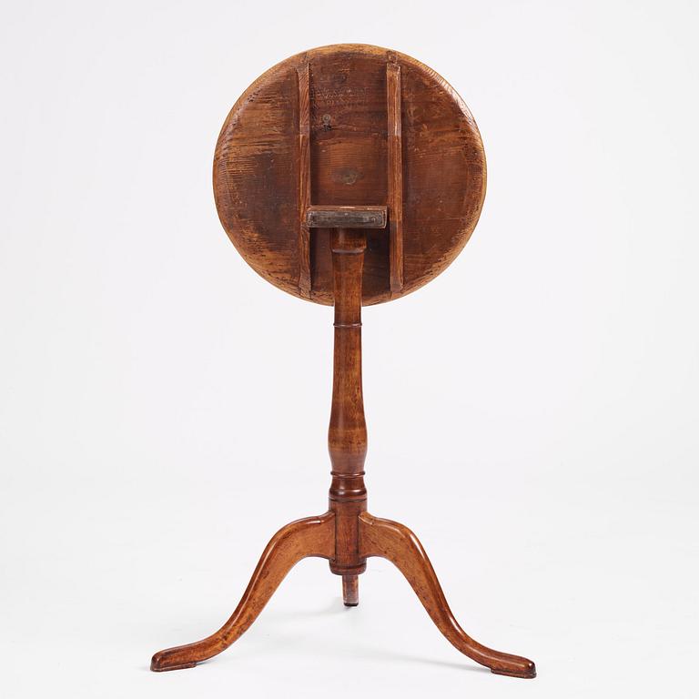 A burr-alder tilt-top table by J. Sjölin (master 1767-1785).
