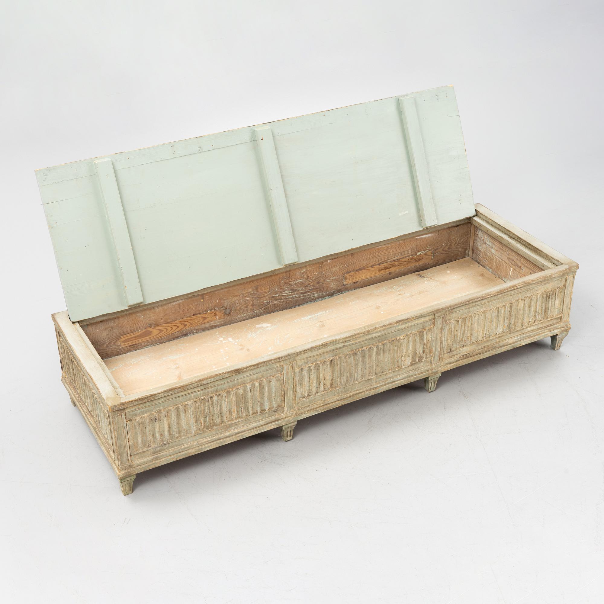 A painted late Gustavian bench, circa 1800.