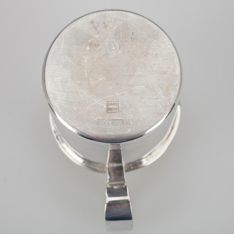 SOCKERTÅNG samt GRÄDDSNÄCKA och SOCKERSKÅL, silver, Bertel Gardberg, 1967 resp. 1983-84. Totalvikt 289 g.