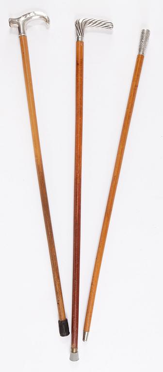 KÄPPAR, 3 st, trä samt silver, 1900-talets första hälft.