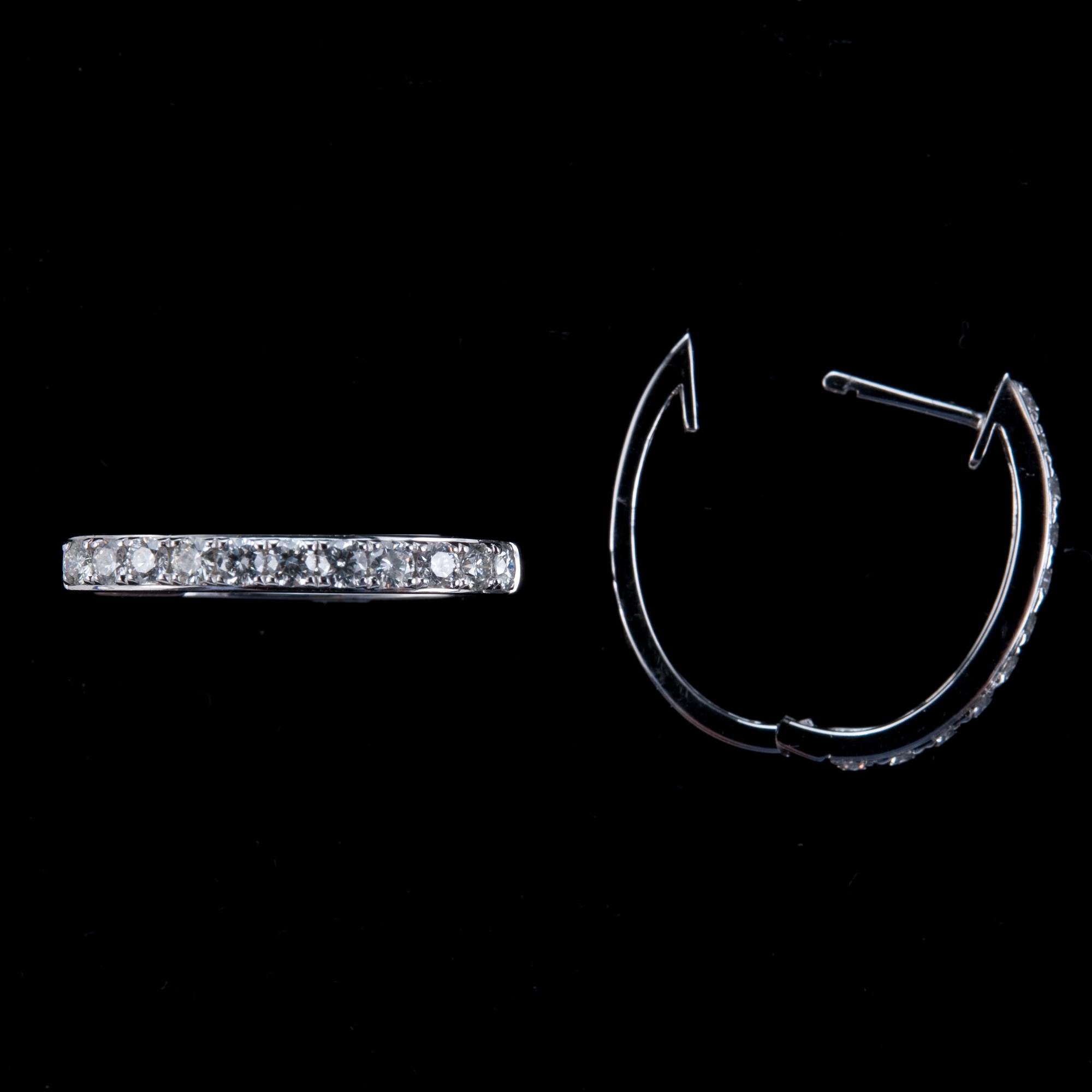 A PAIR OF EARRINGS, 22 brilliant cut diamonds c. 0.76 ct.