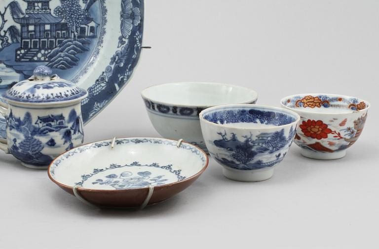 PARTI PORSLIN, 10 delar, Kina, troligen Ming (1368-1644)-1800-tal.