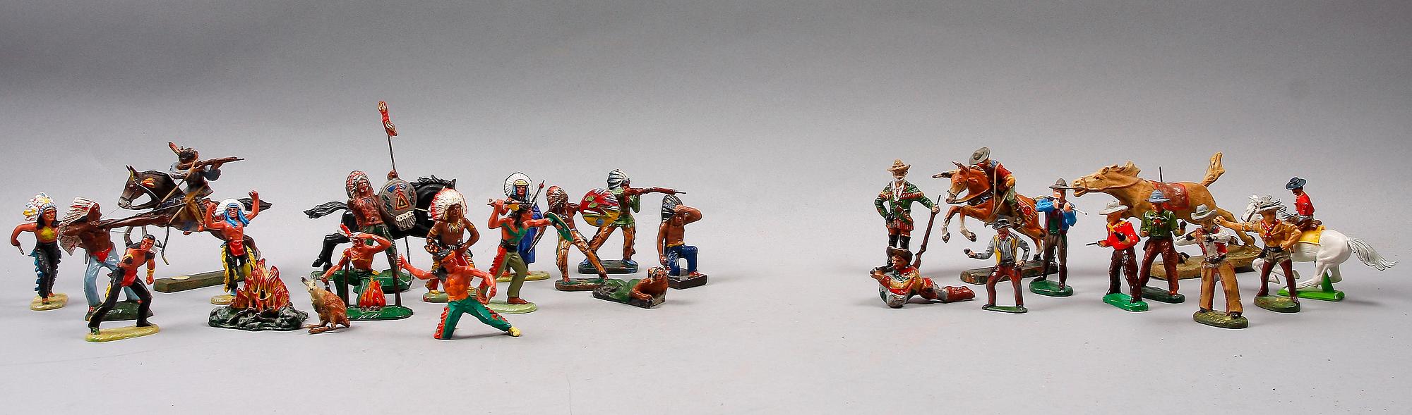 MASSA OCH TENNFIGURER, ca 70 delar. Bl.a Elastolin och Leyla.