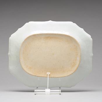 A famille rose 'Tobacco Leaf' serving dish, Qing dynasty, Qianlong (1736-95).