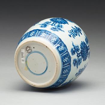 BOJAN, porslin. Qingdynastin, Kangxi (1662-1722).