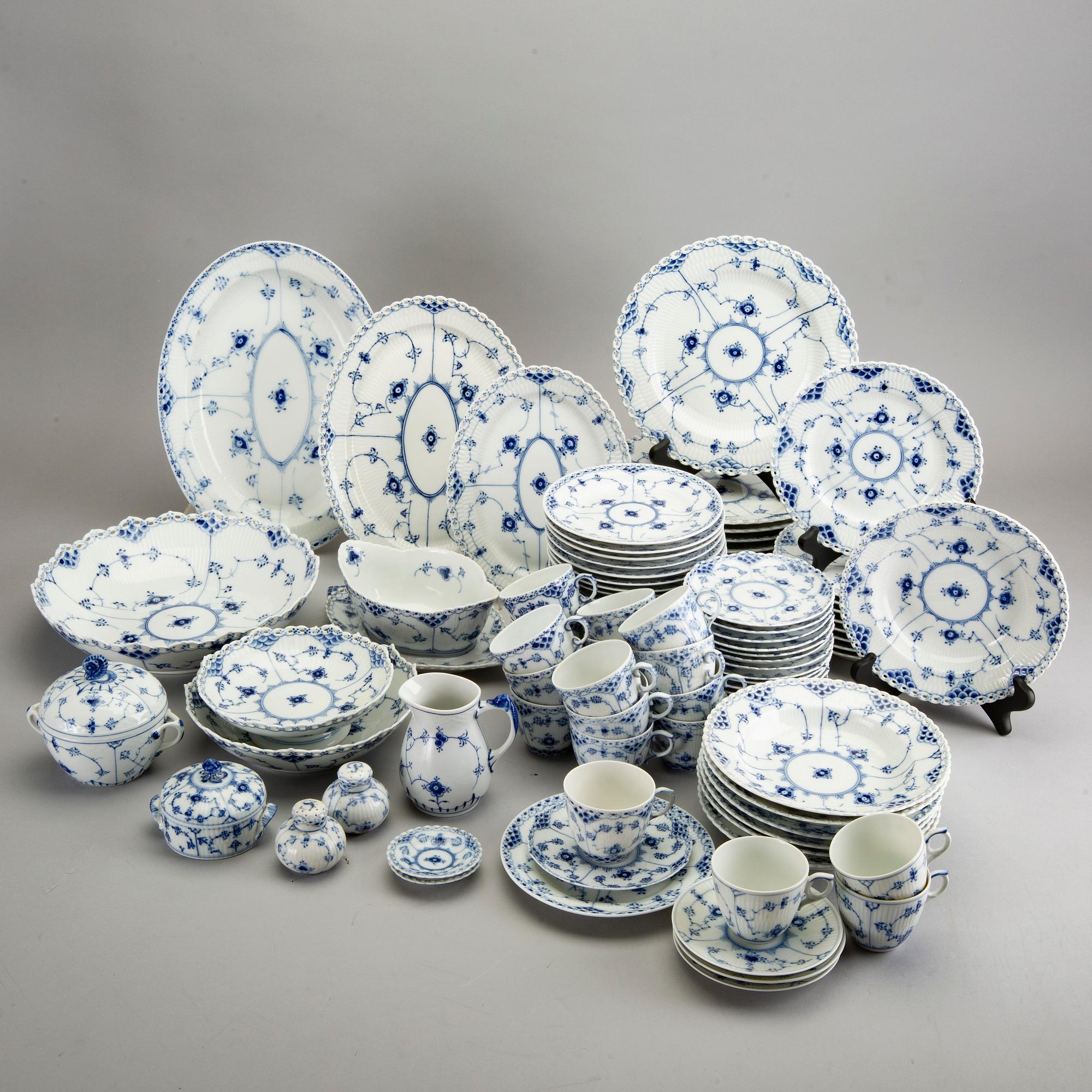 SERVIS ca 71 dlr, "Musselmalet helblonde", Royal Copenhagen Danmark 1900-talets andra hälft porslin.