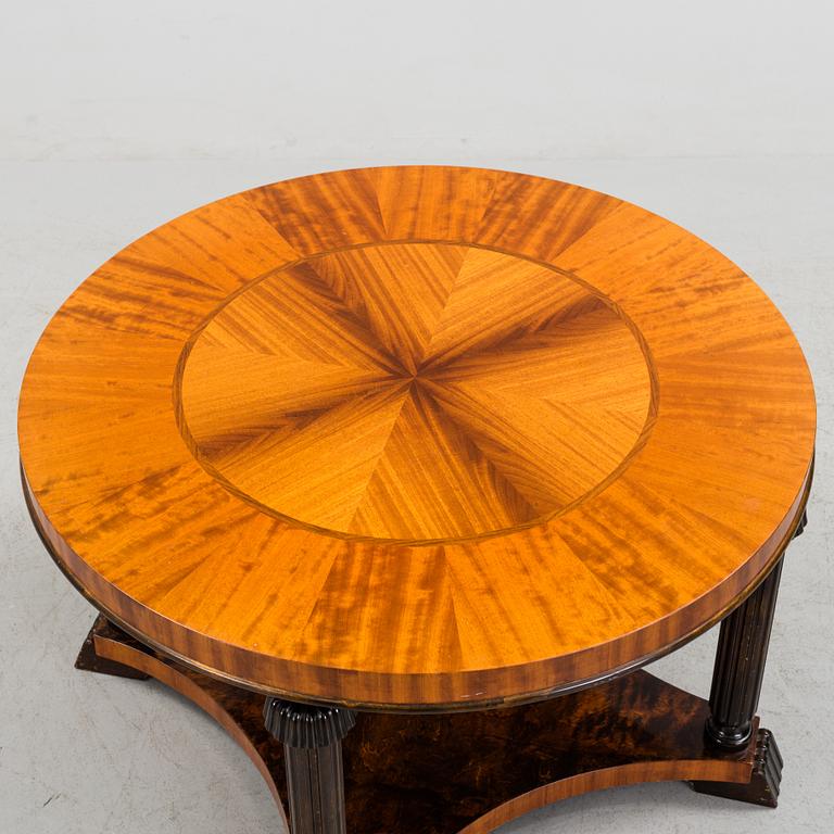 An art déco table.