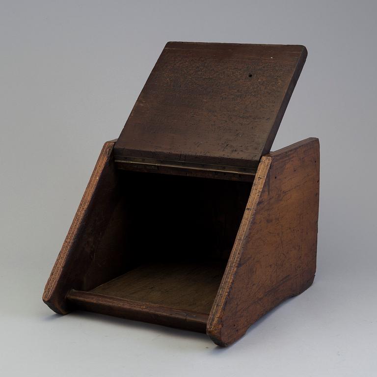 KOLBOX / VEDBOX, England, 1800-tal.