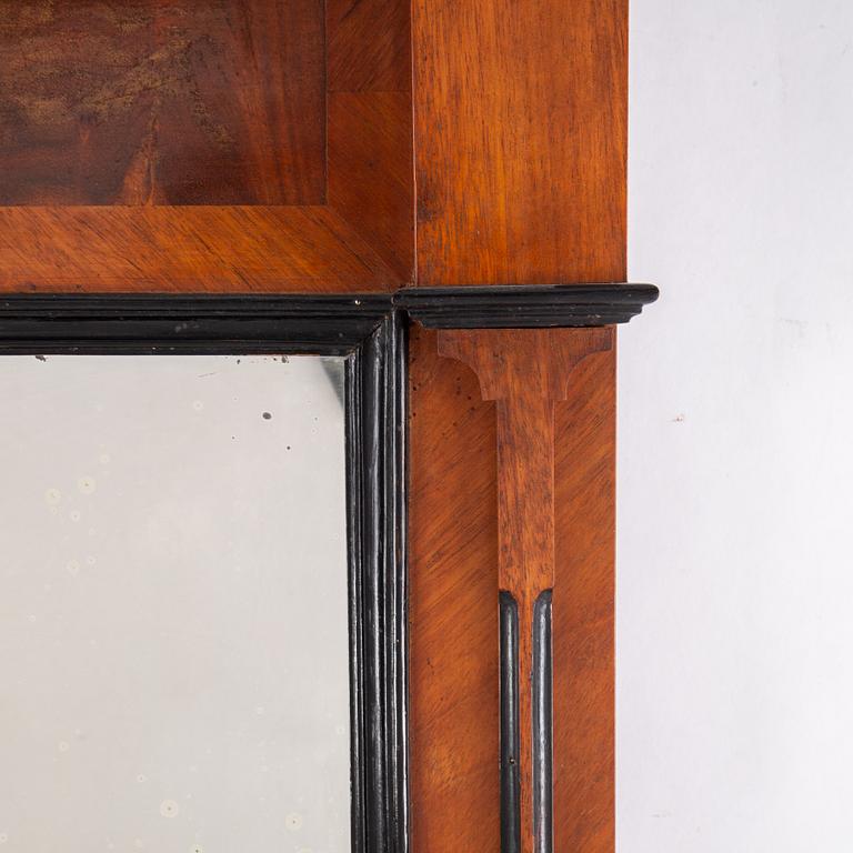 Spegel med konsolbord, 1800-talets slut.