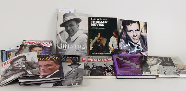 PARTI FRANK SINATRA-MEMORABILIA, c:a 20 vol böcker och tidskrifter.