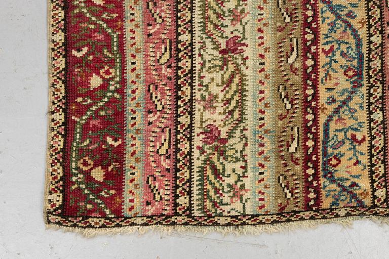 A rug, antique Gördes (Ghiordes), ca 206 x 113 cm.