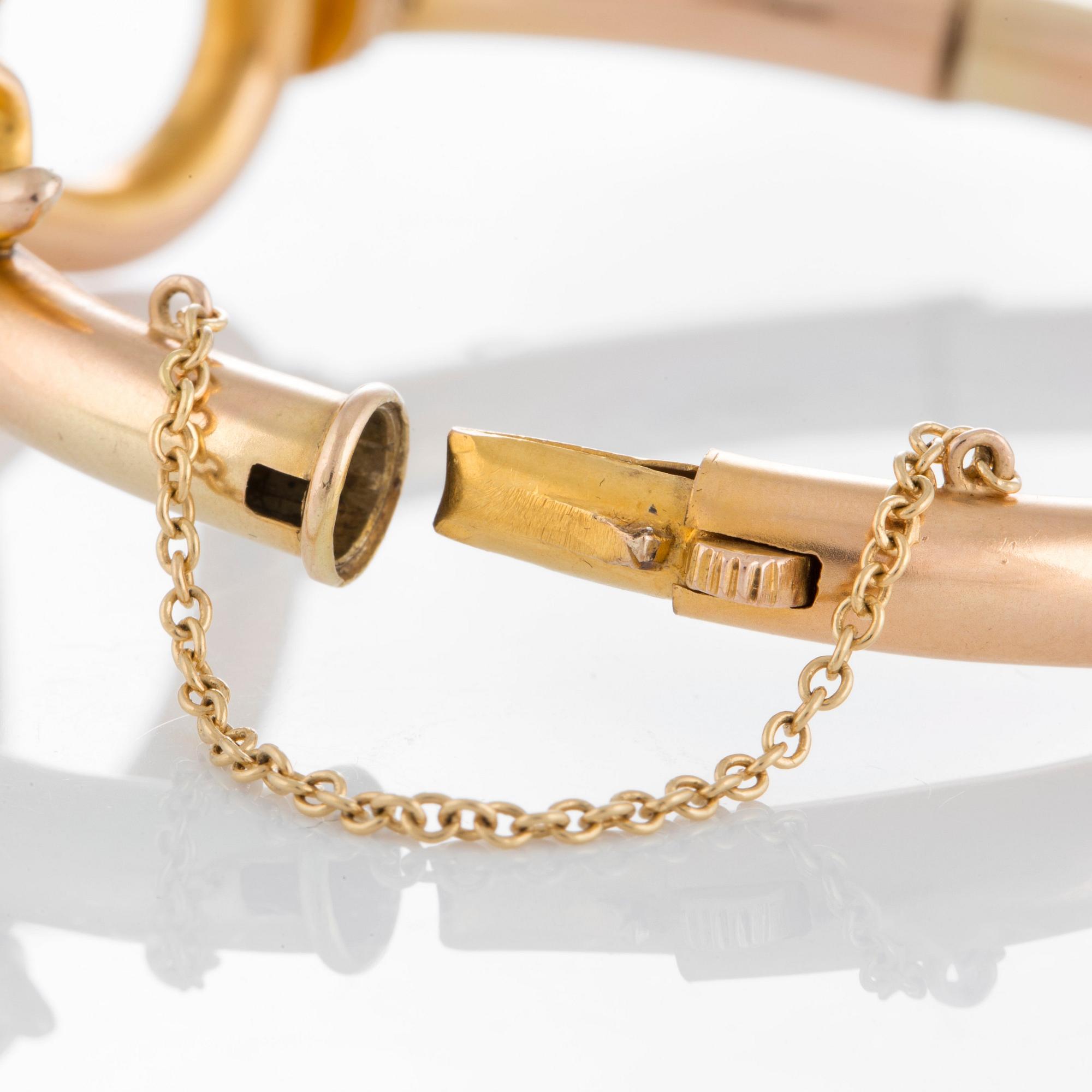 Armring i form av en orm 14K guld med en rosenslipad diamant, pärlor, cabochonslipad rubin och en röd sten.