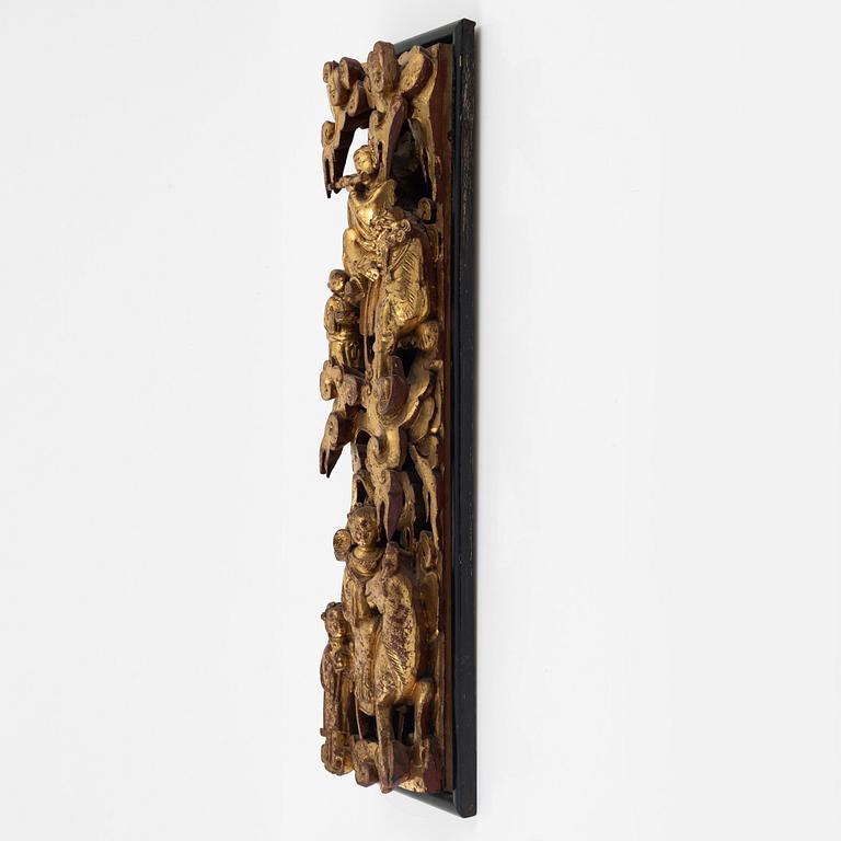 A wooden sculptured wooden panel, late Qing dynasty, 19th Century.