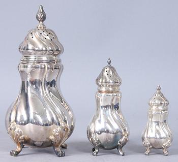 STRÖARE, 3 st, sterlingsilver, rokokostil, 1900-tal. 217 gram.
