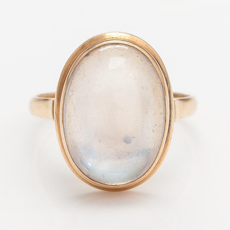 Ring klar sten, A 14K gold ring with a synthetic spinel. Reino Jaakkola, Helsinki 1957.