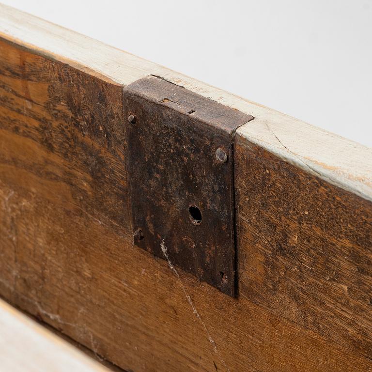 Chest of drawers, 19th century.