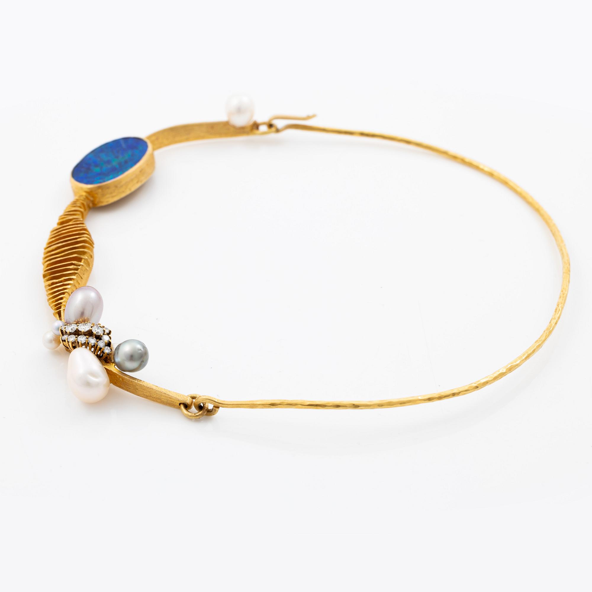 Karlheinz Sauer a necklace 18K gold and opal with cultured pearls and round brilliant-cut diamonds.