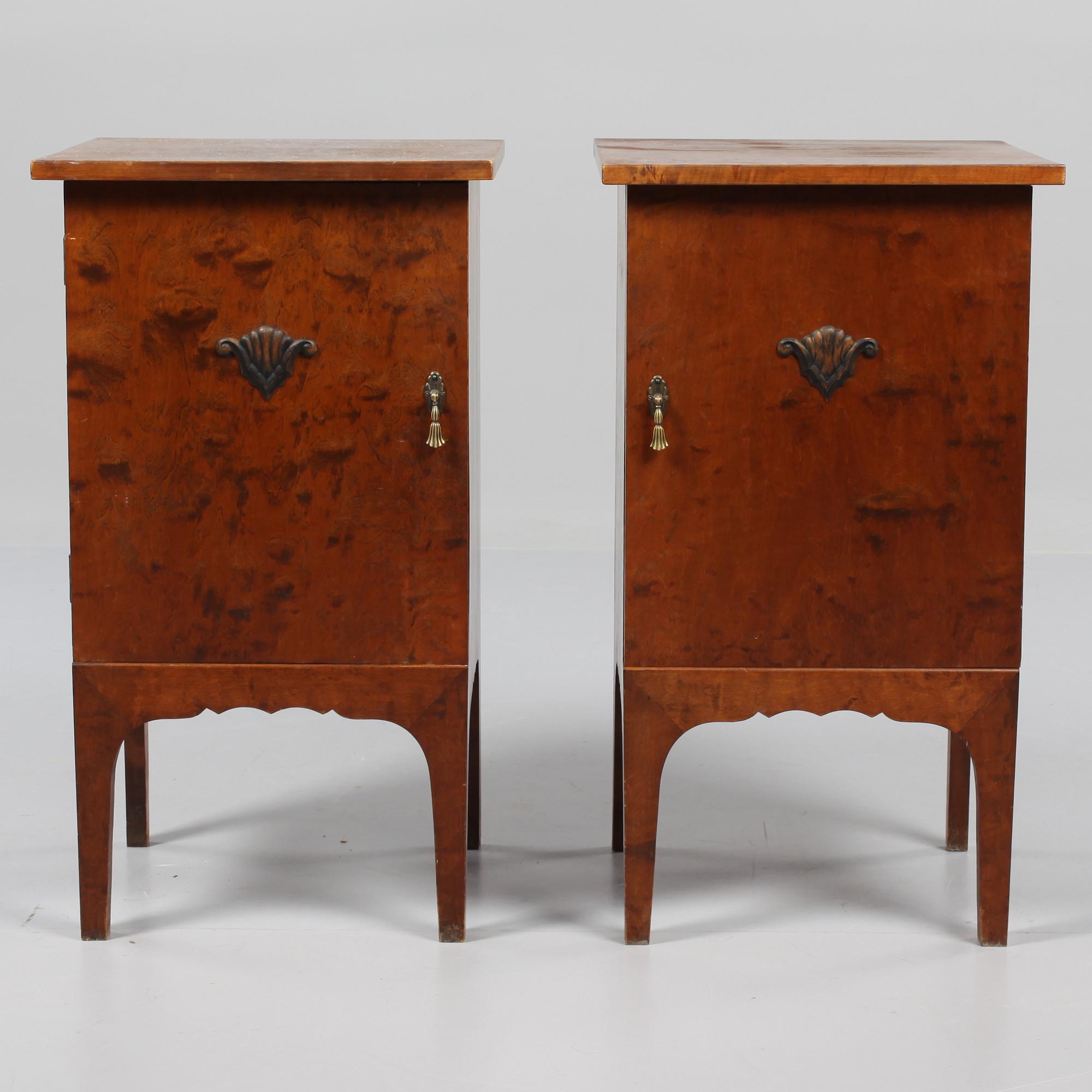 POTTSKÅP, ett par, 1930-tal.