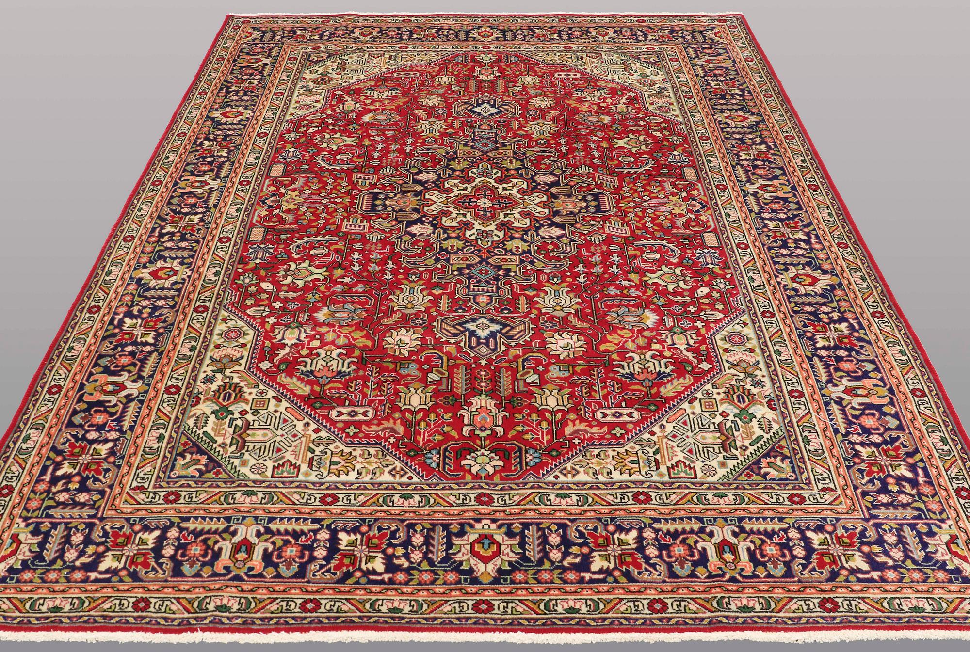 MATTA, Täbriz, ca 295 x 207 cm.