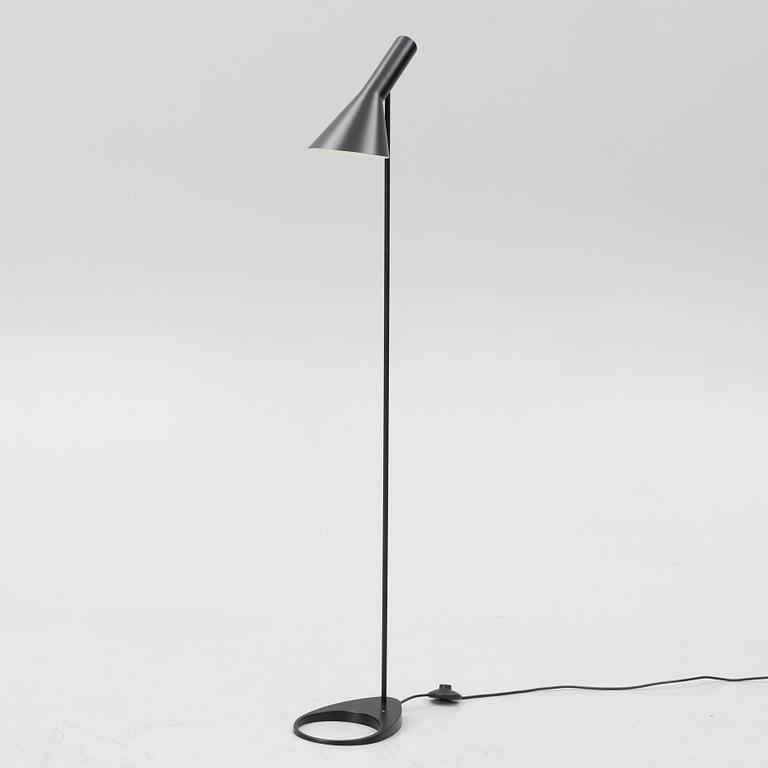 Arne Jacobsen, golvlampa, "AJ", Louis Poulsen, Danmark.