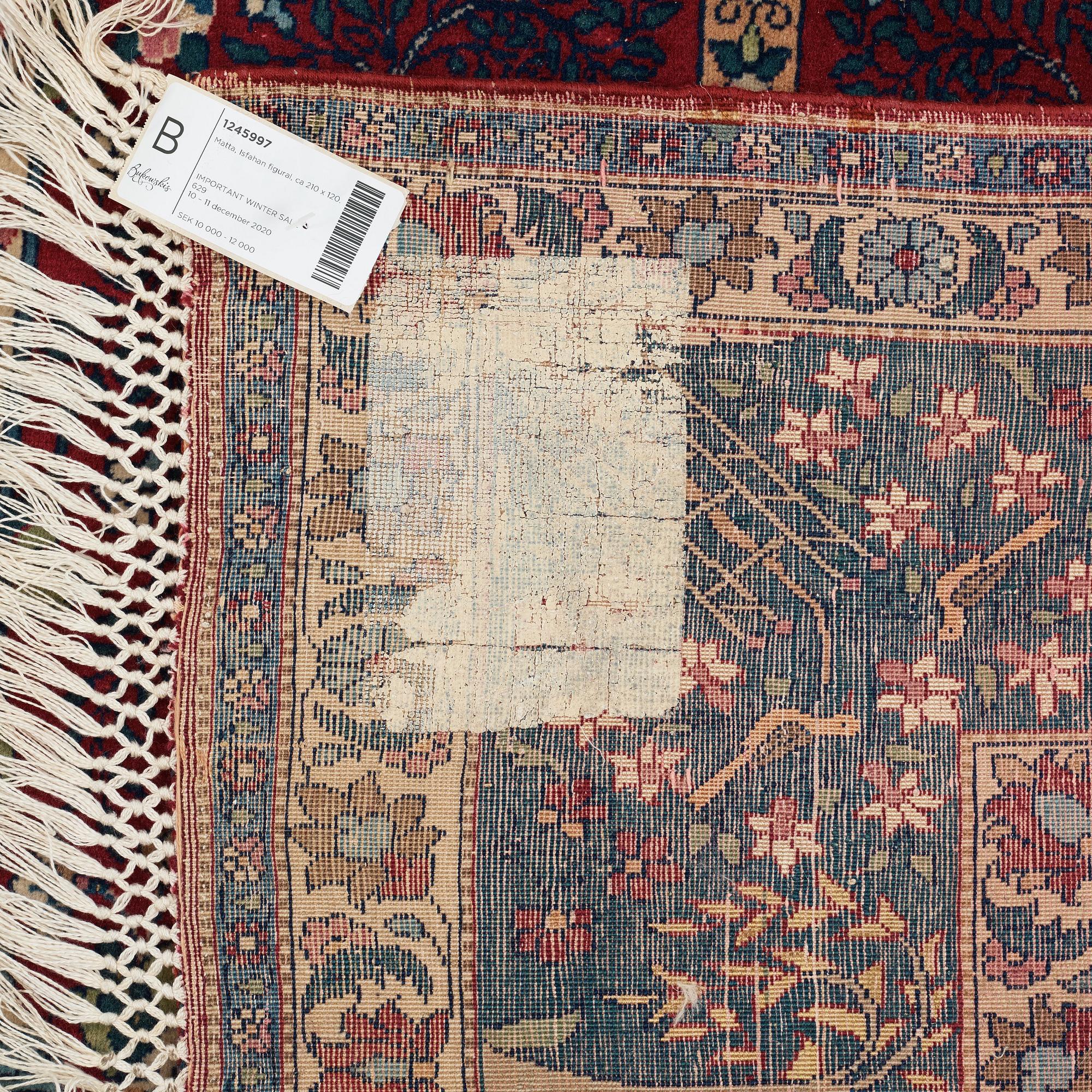 Matto, a semi-antique Esfahan figural part silk, ca 222-227,5 x 128-135,5 cm.