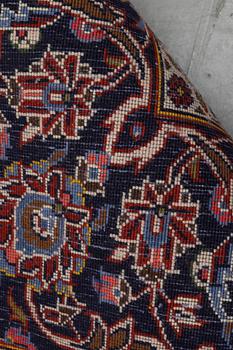 Carpet, Kashan, ca 314 x 198 cm.