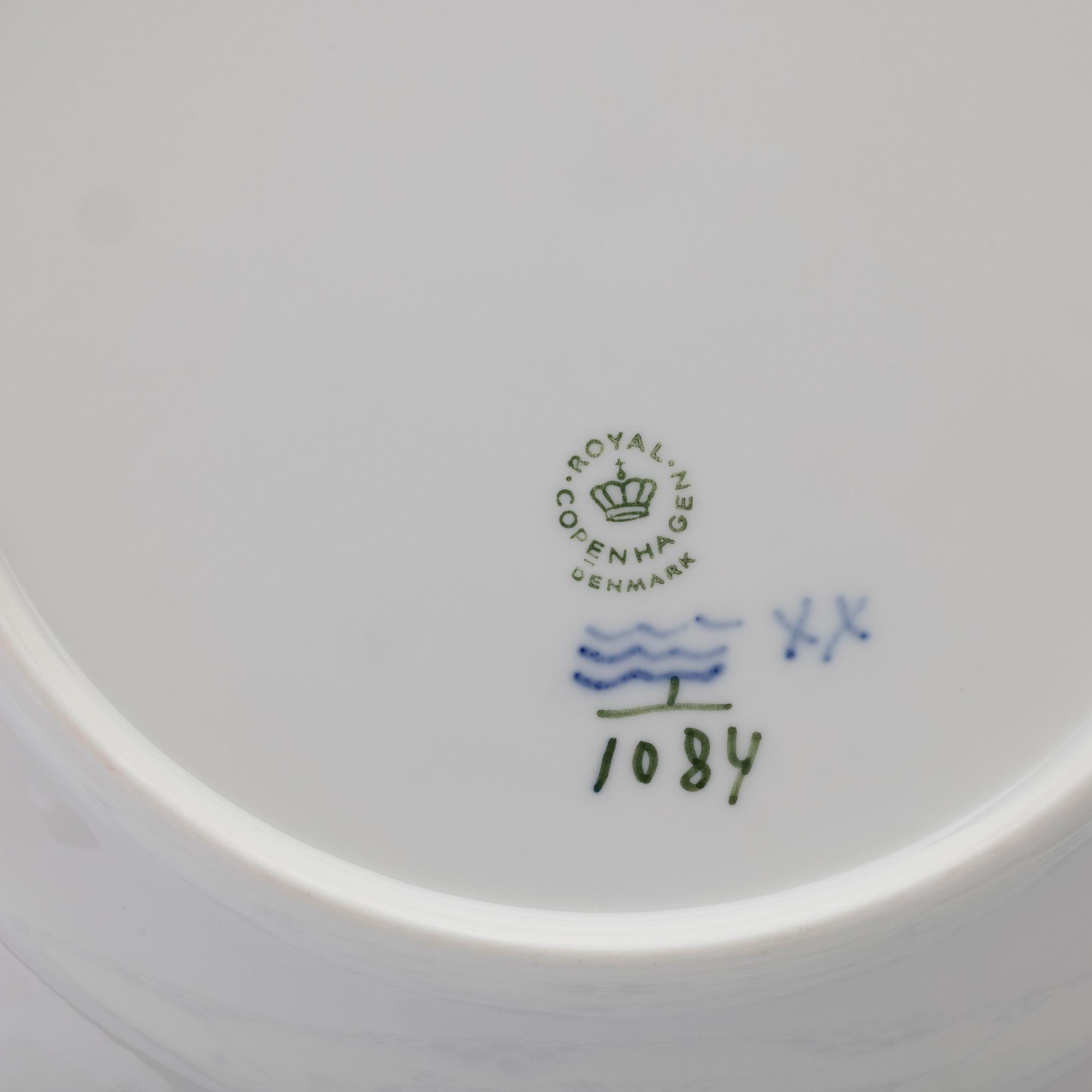 Royal Copenhagen, mattallrikar, 12 st, porslin, "Musselmalet helblond", Danmark.