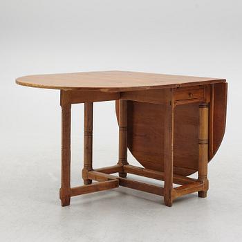 A gate-leg table, 18th/19th century.