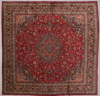 MATTA, troligen Meshed, old, 292 x 288 cm.