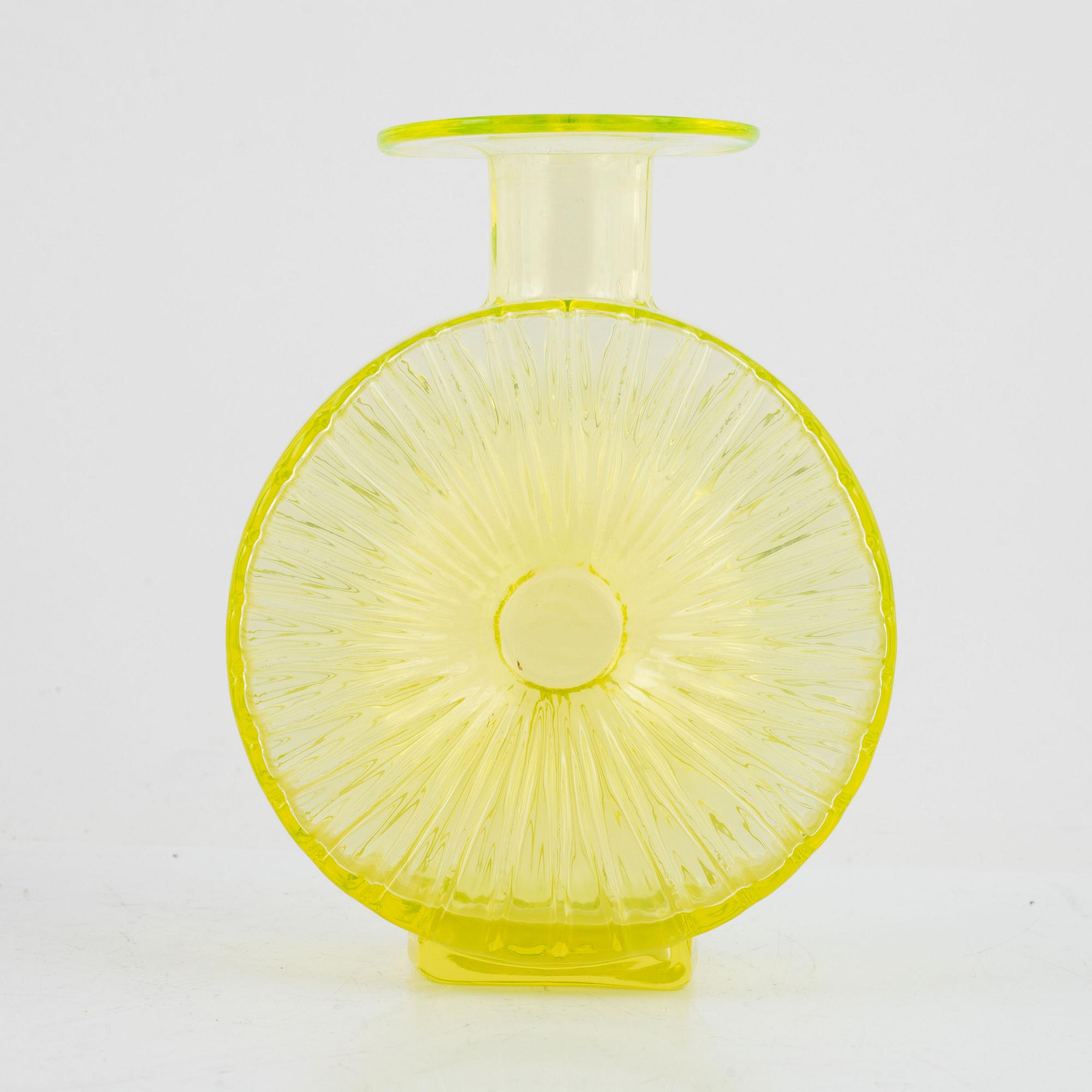 Helena Tynell,  flaska, "Solflaskan", Riihimäen Lasi Oy. I produktion 1964-1974.