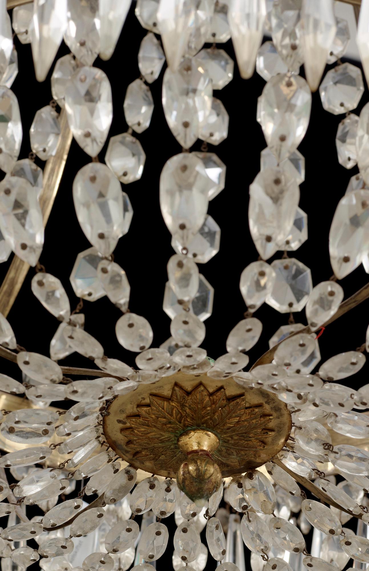 LJUSKRONA, empirestil, omkring sekelskiftet 1900. H tot 93.